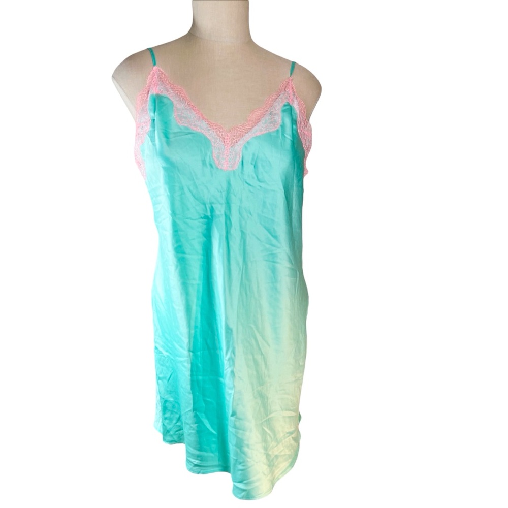 Victoria's Secret Green and Pink Chemise Slip with Lace Trim Sz M EUC Lingerie‎